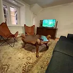 3 Bedroom Unique Apartment In Old Town