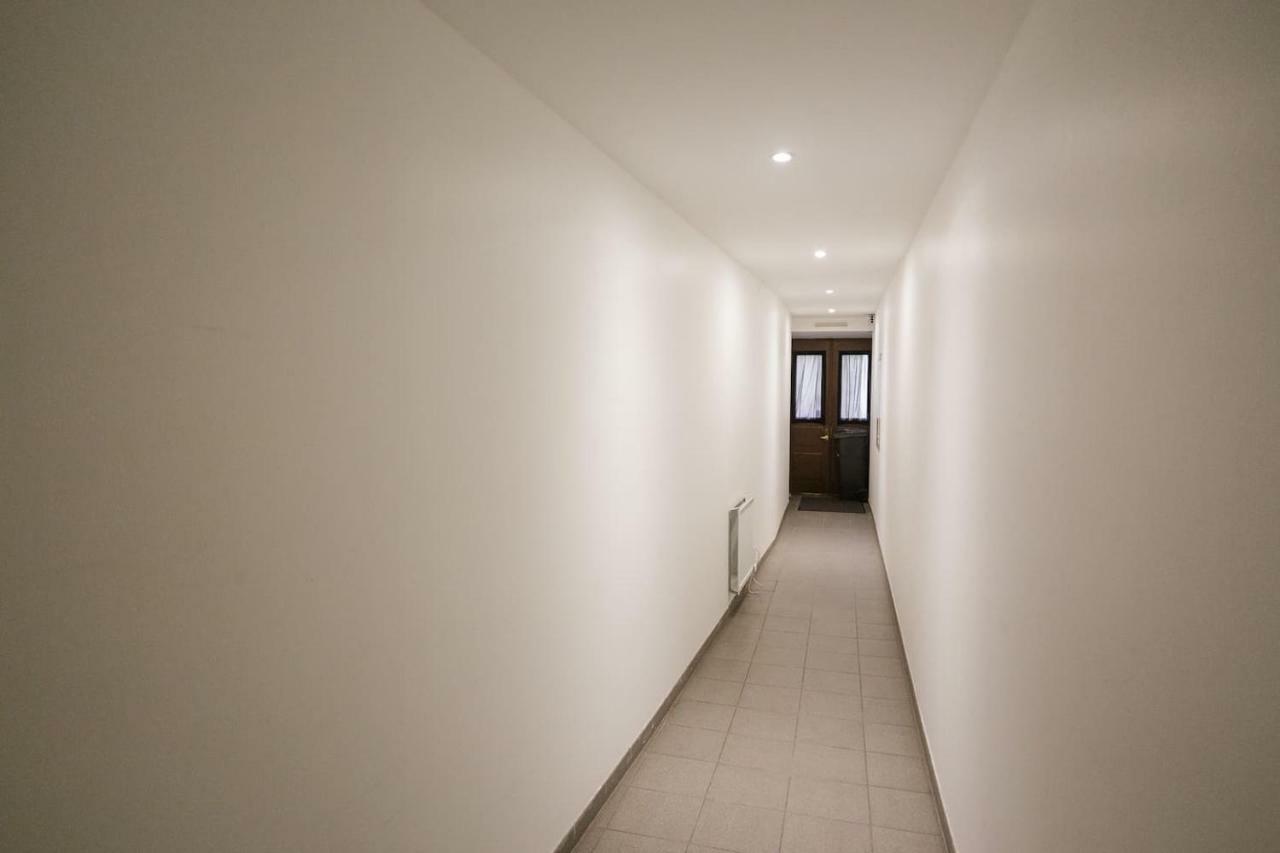 3 Bedroom Unique In Old Town Apartment *
